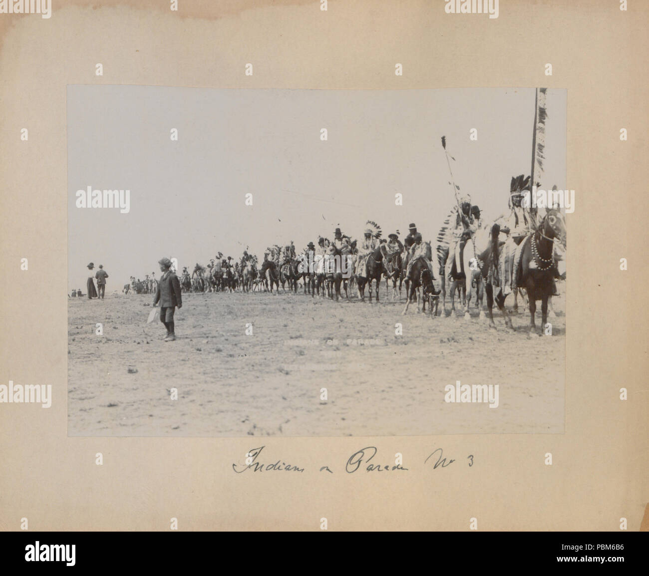 802 Indiens sur parade No 3 (HS85-10-23384) Banque D'Images