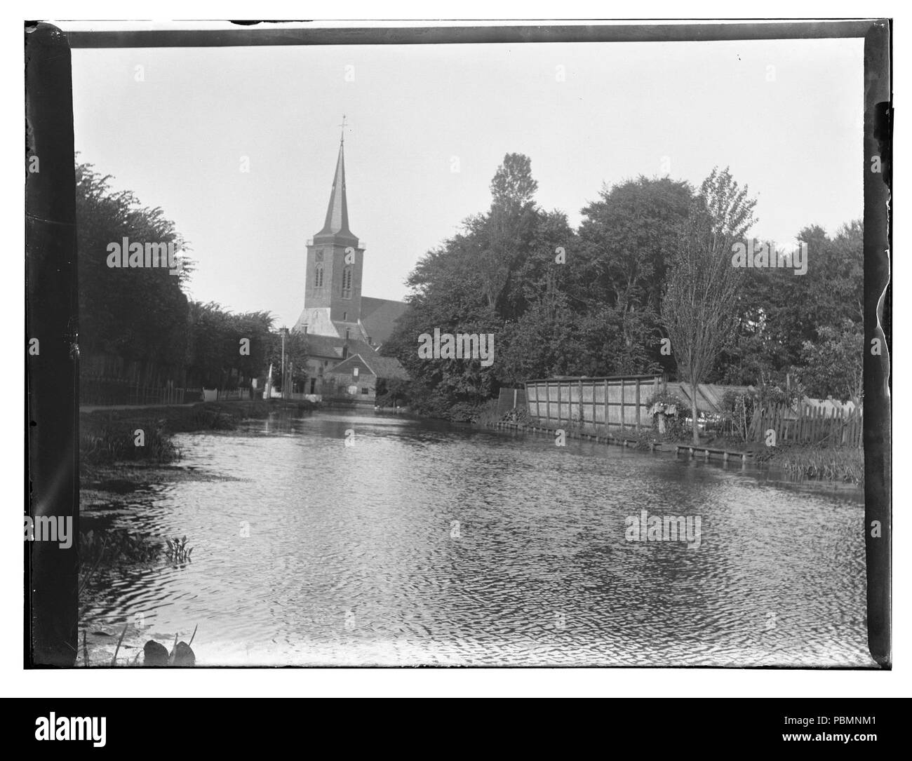 Abcoude, foto 62 Max Jacob Olie (res). Beschrijving Abcoude Angstel rencontré N.H. kerk. Documenttype foto Vervaardiger Olie, Jacob (1834-1905) Banque D'Images