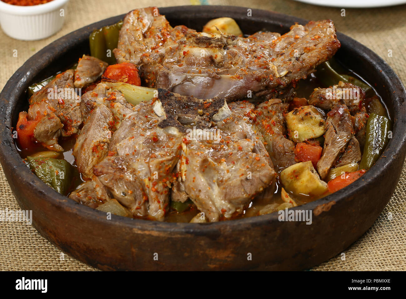La viande de boeuf saute en cocotte ragoût Photo Stock - Alamy