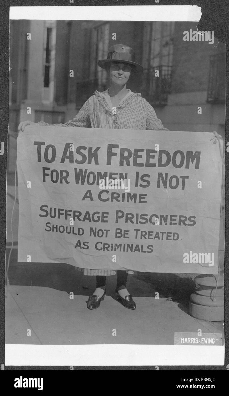 . Anglais : Marie Winsor (Pennsylvanie), holding banner prisonniers au suffrage universel . Octobre-novembre 1917 1004 Marie Winsor (suffragette) Banque D'Images