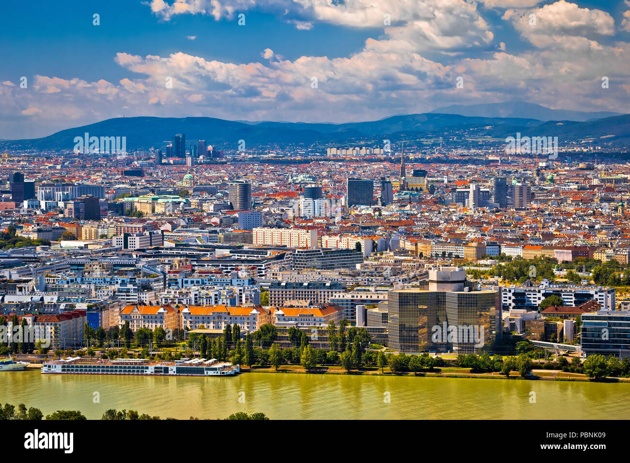 Dandube river et de Vienne vue sur la ville, capitale de l
