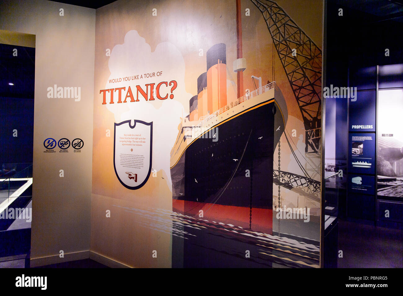 BELFAST, NI - 14 juillet 2016 : Titanic Belfast, principale attraction dédiée à la RMS Tinanic, un navire qui a coulé en frappant un iceberg en 1912. Banque D'Images