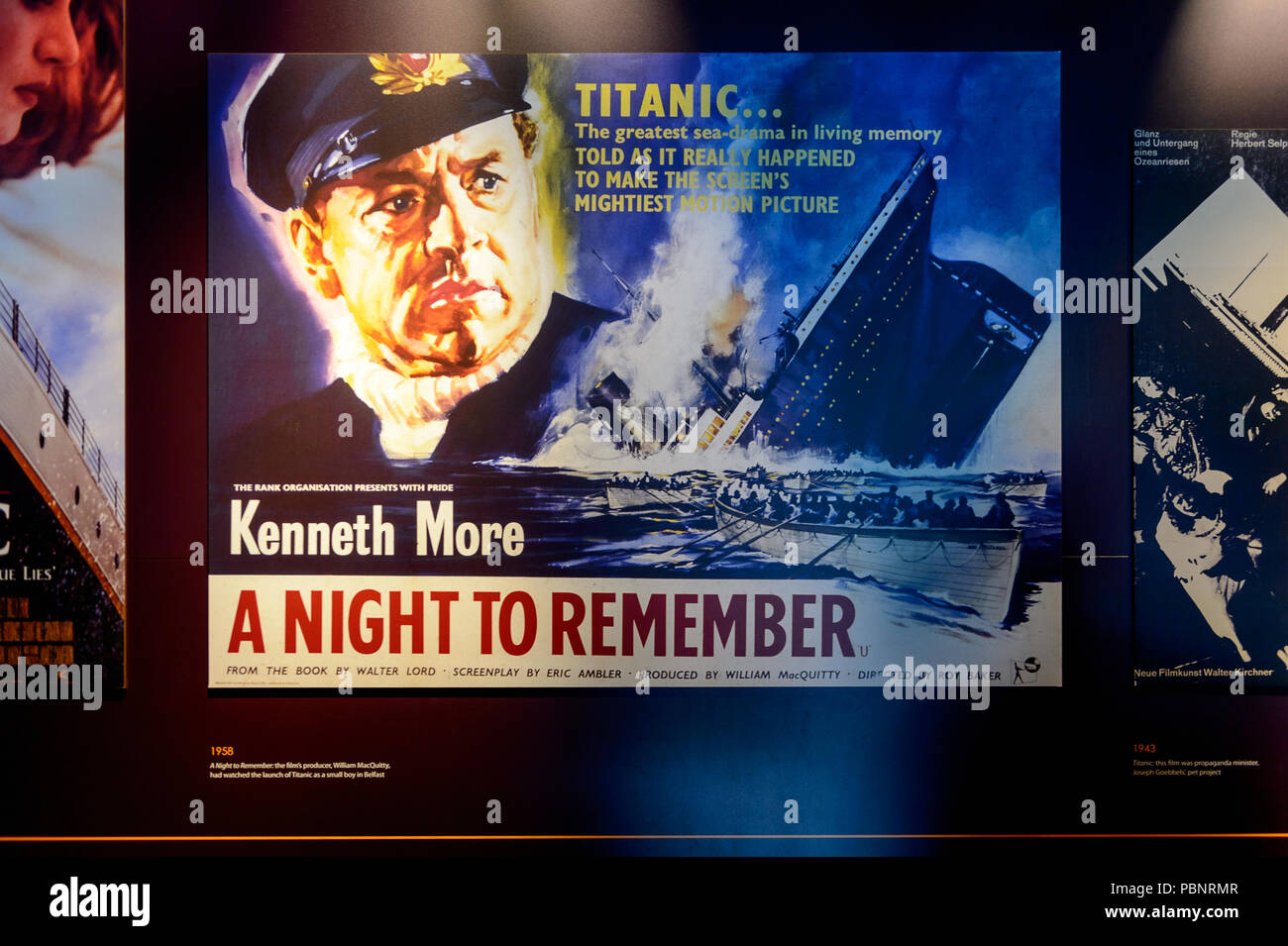 BELFAST, NI - 14 juillet 2016 : affiche de film Titanic, dans le Titanic Belfast, principale attraction dédiée à la RMS Tinanic, un navire qui a coulé par hitti Banque D'Images