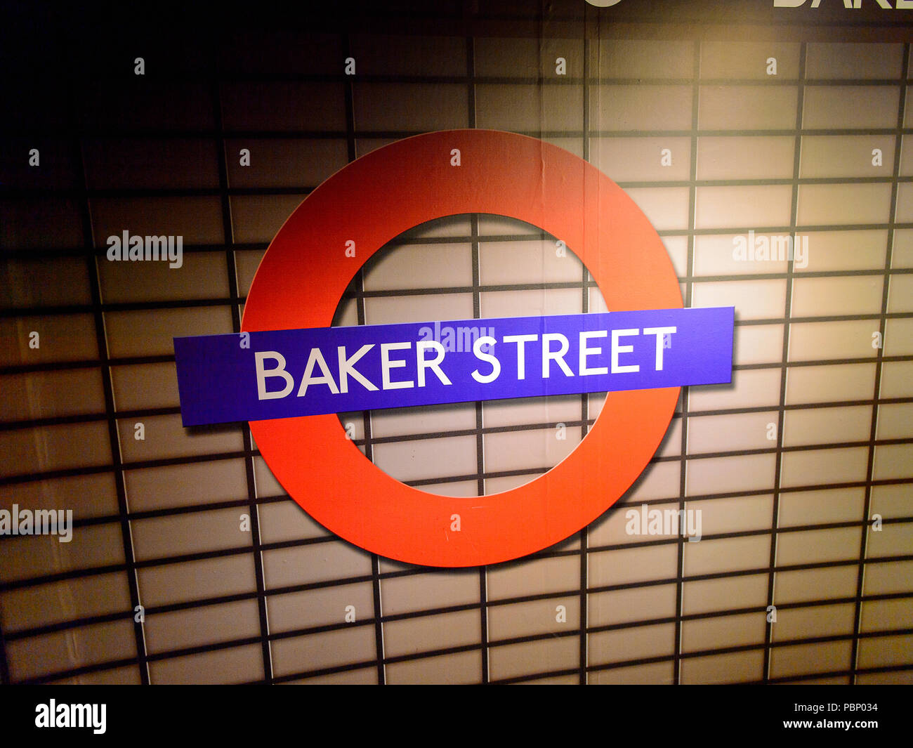 Londres, Angleterre - le 22 juillet 2016 : signe de métro Baker Street au musée de cire Madame Tussauds. C'est une attraction touristique majeure à Londres Banque D'Images