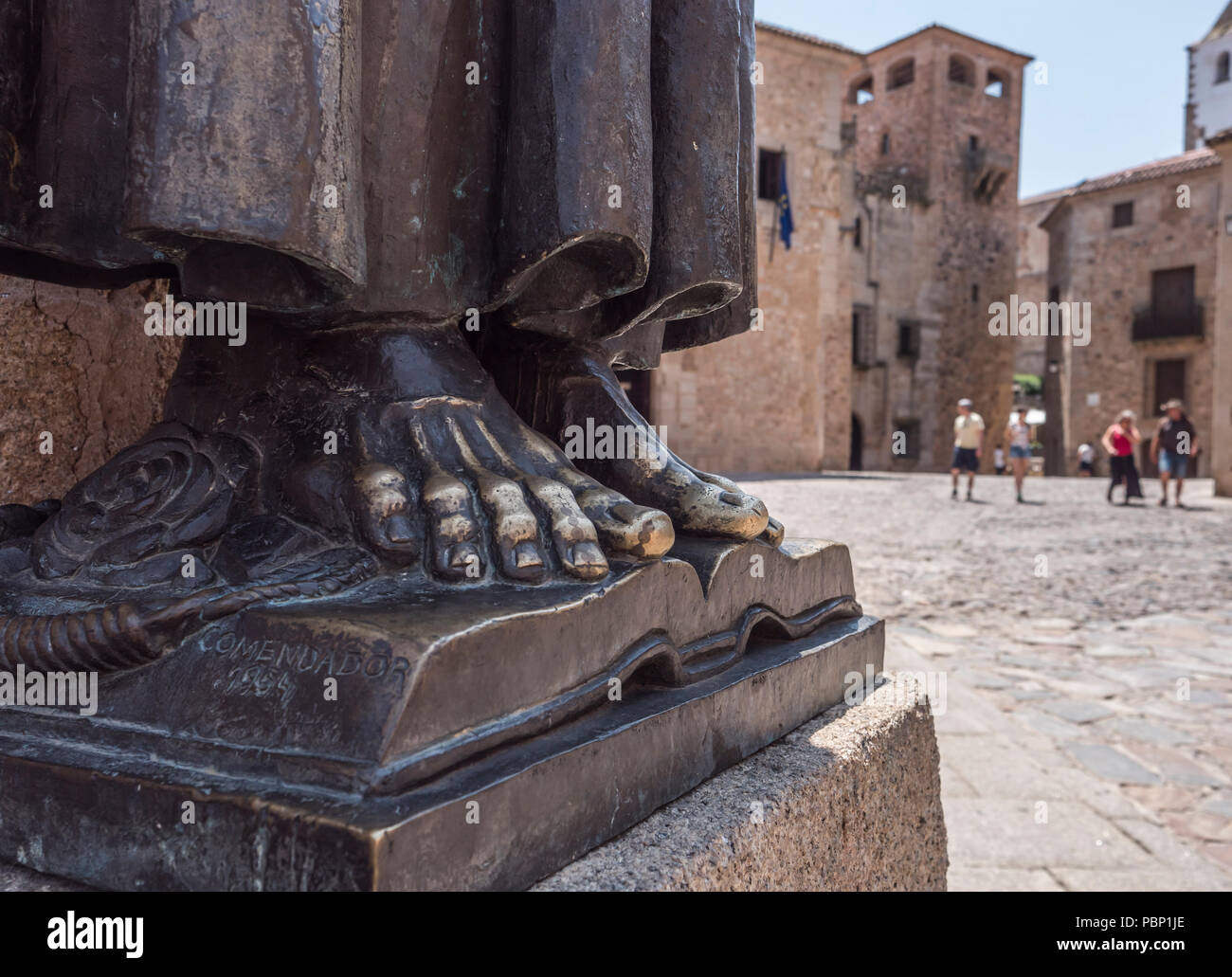 Caceres, Espagne - 13 juillet 2018 : Monument à San Pedro de Alcantara, faite en 1954, situé dans la Plaza de Santa Maria, annexé à l'église, Caceres, Banque D'Images