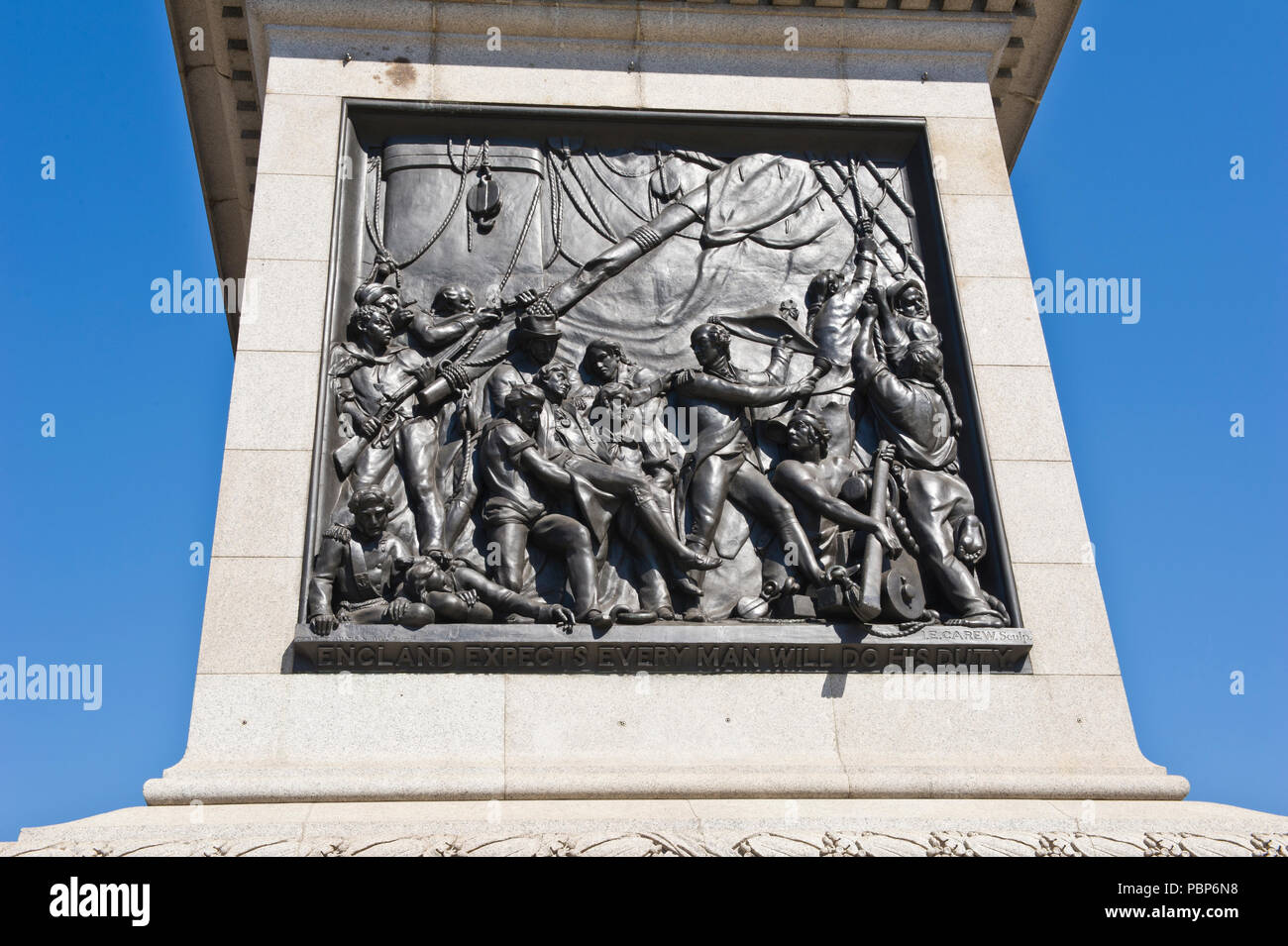 Bas-relief à la base de la Colonne Nelson à Trafalgar Square, London,  England, UK Photo Stock - Alamy
