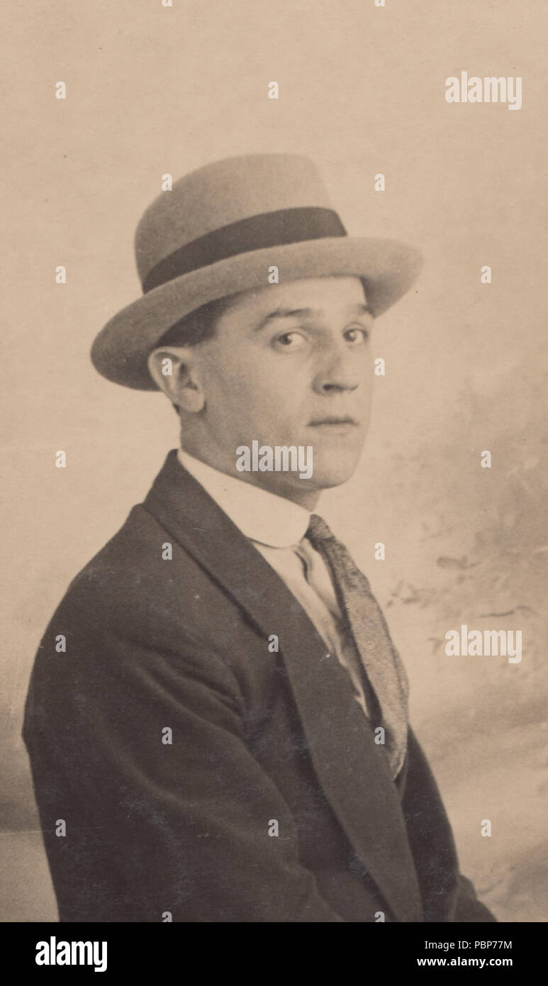 Vintage Photo d'un homme portant un chapeau à la mode Banque D'Images