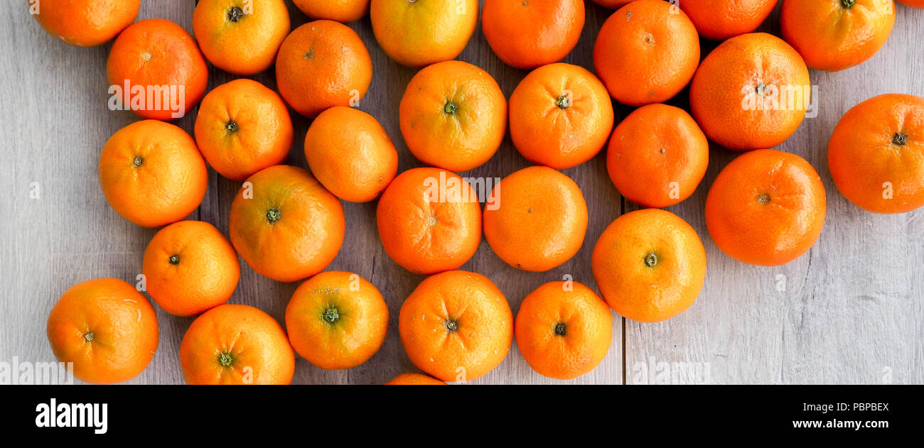 Mandarines fraîches comme fond, couvrir, de l'espace pour le texte Banque D'Images