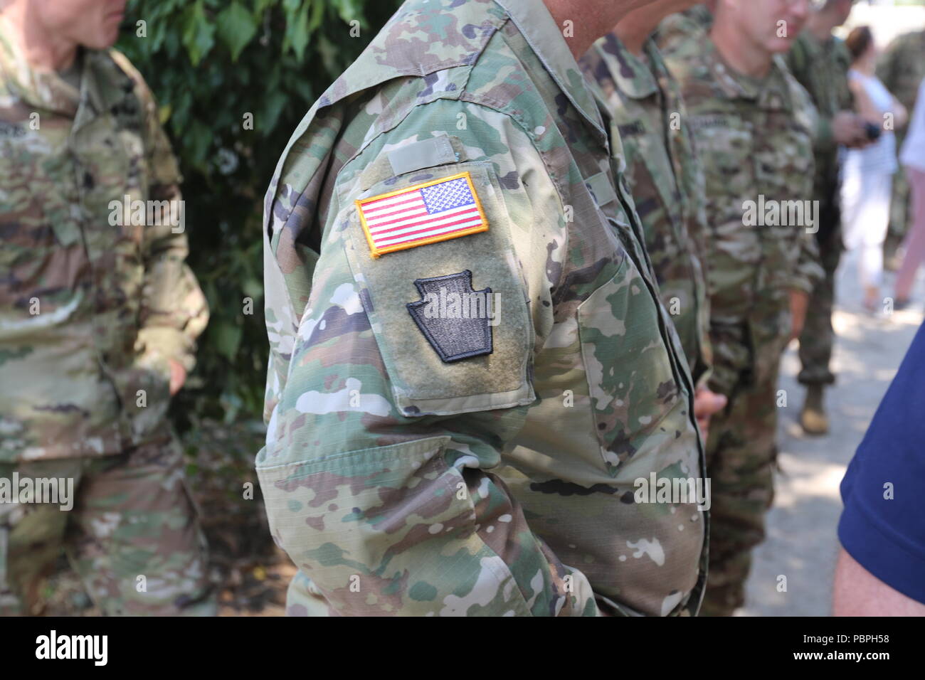 La Garde nationale de Pennsylvanie est une composante de la Garde nationale de l'armée des États-Unis qui trace le service de l'unité jusqu'aux campagnes de la première Guerre mondiale en France. L'image d'archives documente les membres qui se sont rendus à Sissonne, en France, au cours de la semaine du 23 juillet 2018, pour commémorer leur engagement dans la première Guerre mondiale. Le tirage photographique historique rend compte de l'activité d'observance du centenaire. Banque D'Images