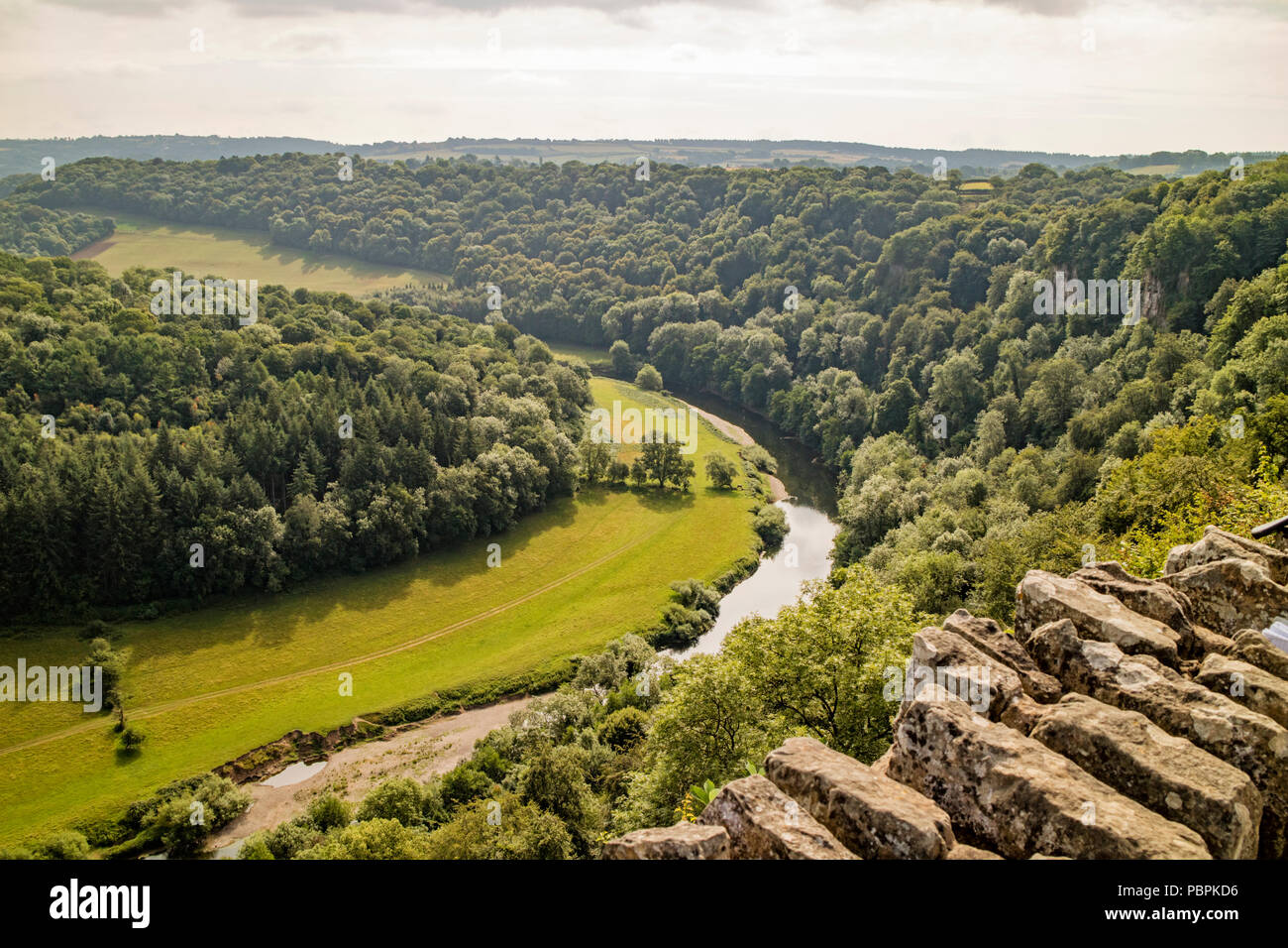 Symonds Yat rock dans la vallée de la Wye, vue sur la rivière Wye, Herefordshire, Angleterre Royaume-uni Banque D'Images