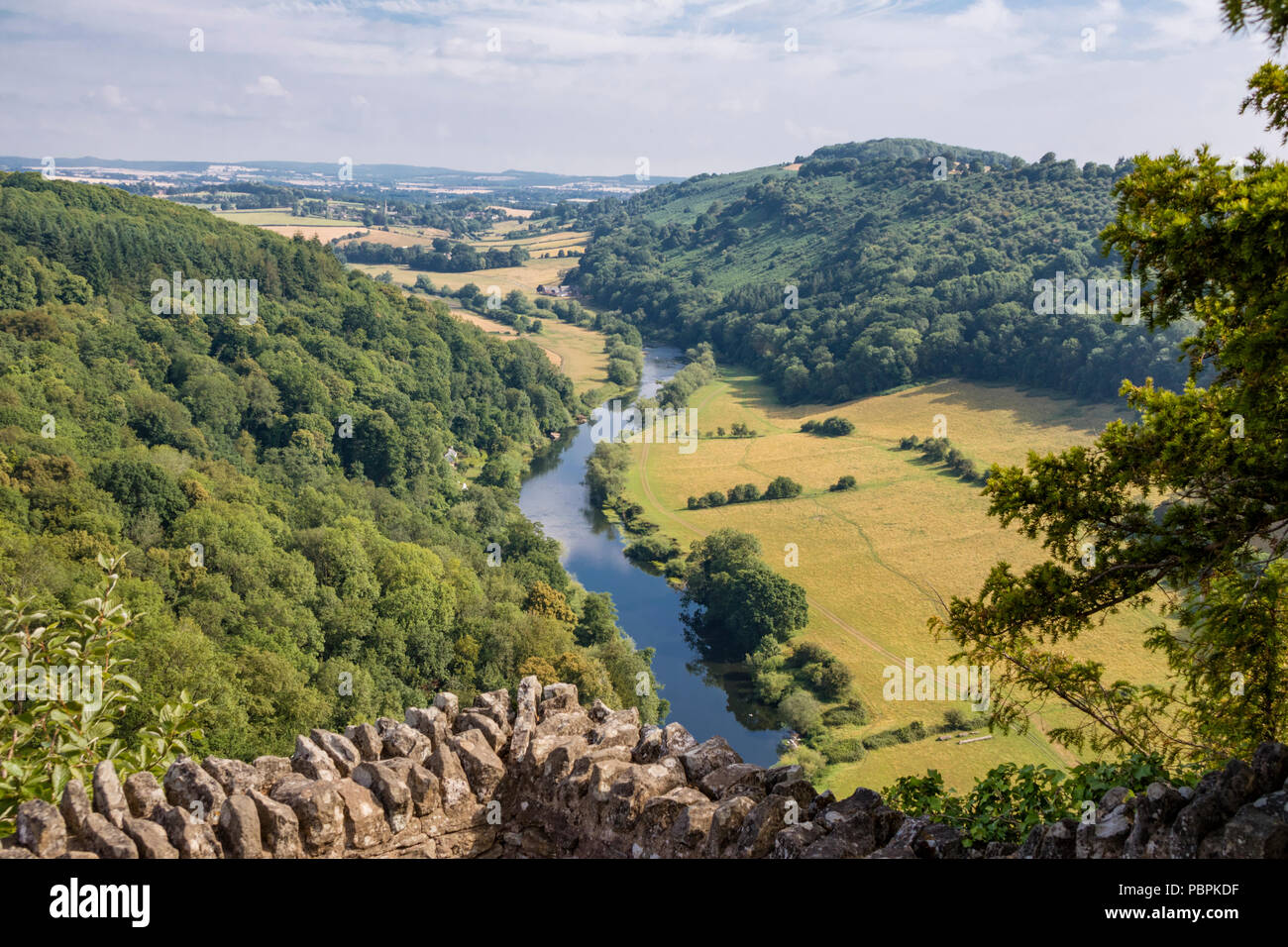 Symonds Yat rock dans la vallée de la Wye, vue sur la rivière Wye, Herefordshire, Angleterre Royaume-uni Banque D'Images