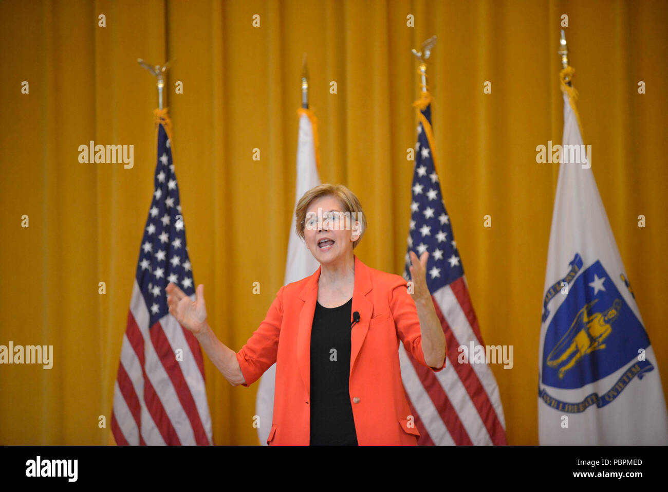 Boston, Massachusetts, USA. 28 juillet, 2018. Le sénateur américain du Massachusetts ELIZABETH WARREN tient sa 31e assemblée publique à Boston aujourd'hui à la Benjamin Franklin Institute. Shel a discuté de ses travailler debout pour les familles qui travaillent du Massachusetts contre de puissants intérêts corporatifs, et ses efforts pour répondre à l'avenir économique de Puerto Rico à la suite du cyclone Maria. Elle a également critiqué le parti républicain pour sa mauvaise gestion de la crise de l'opioïde. Credit : Kenneth Martin/ZUMA/Alamy Fil Live News Banque D'Images