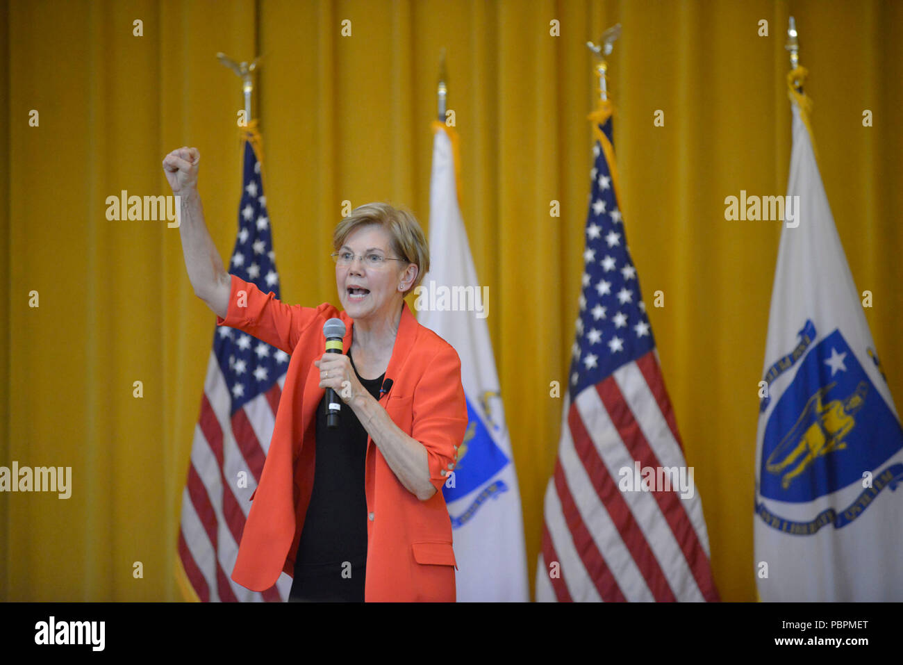 Boston, Massachusetts, USA. 28 juillet, 2018. Le sénateur américain du Massachusetts ELIZABETH WARREN tient sa 31e assemblée publique à Boston aujourd'hui à la Benjamin Franklin Institute. Shel a discuté de ses travailler debout pour les familles qui travaillent du Massachusetts contre de puissants intérêts corporatifs, et ses efforts pour répondre à l'avenir économique de Puerto Rico à la suite du cyclone Maria. Elle a également critiqué le parti républicain pour sa mauvaise gestion de la crise de l'opioïde. Credit : Kenneth Martin/ZUMA/Alamy Fil Live News Banque D'Images