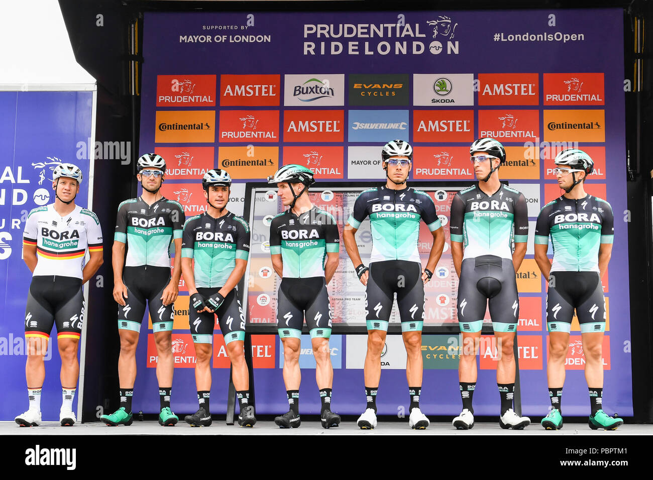 Londres, Royaume-Uni, 28 juillet 2018. L'équipe de Peter Kennaugh et Bora - Hansgrohe / l'Allemagne à la présentation du cavalier pendant à Prudential RideLondon Surrey Classic 2018 le dimanche, Juillet 29, 2018, London England : Photo : Taka G Wu Banque D'Images