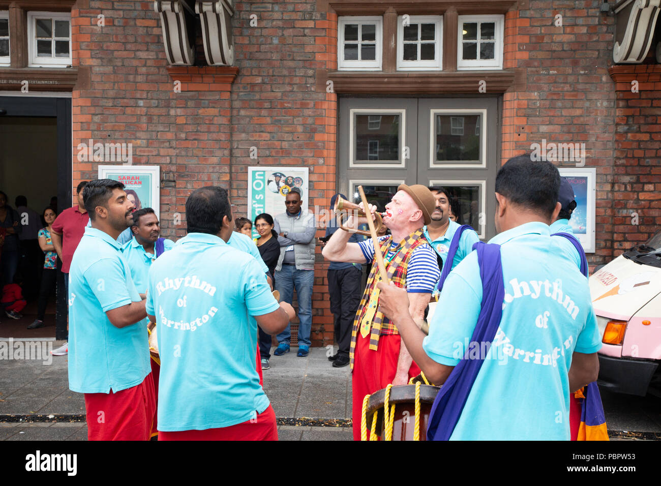 Warrington, Royaume-Uni, 29 juillet 2018. 29 juillet 2018 - Warrington Communautés Ethniques Association (WECA) a tenu sa cinquième Festival MELA. L'habitude de marche de l'hôtel de ville n'a pas eu lieu en raison du temps humide et venteux et l'événement qui aurait dû avoir lieu dans le Queen's Gardens à Palmyre Square, à proximité du centre-ville, a été changé à l'intérieur de la parr Hall Building Banque D'Images