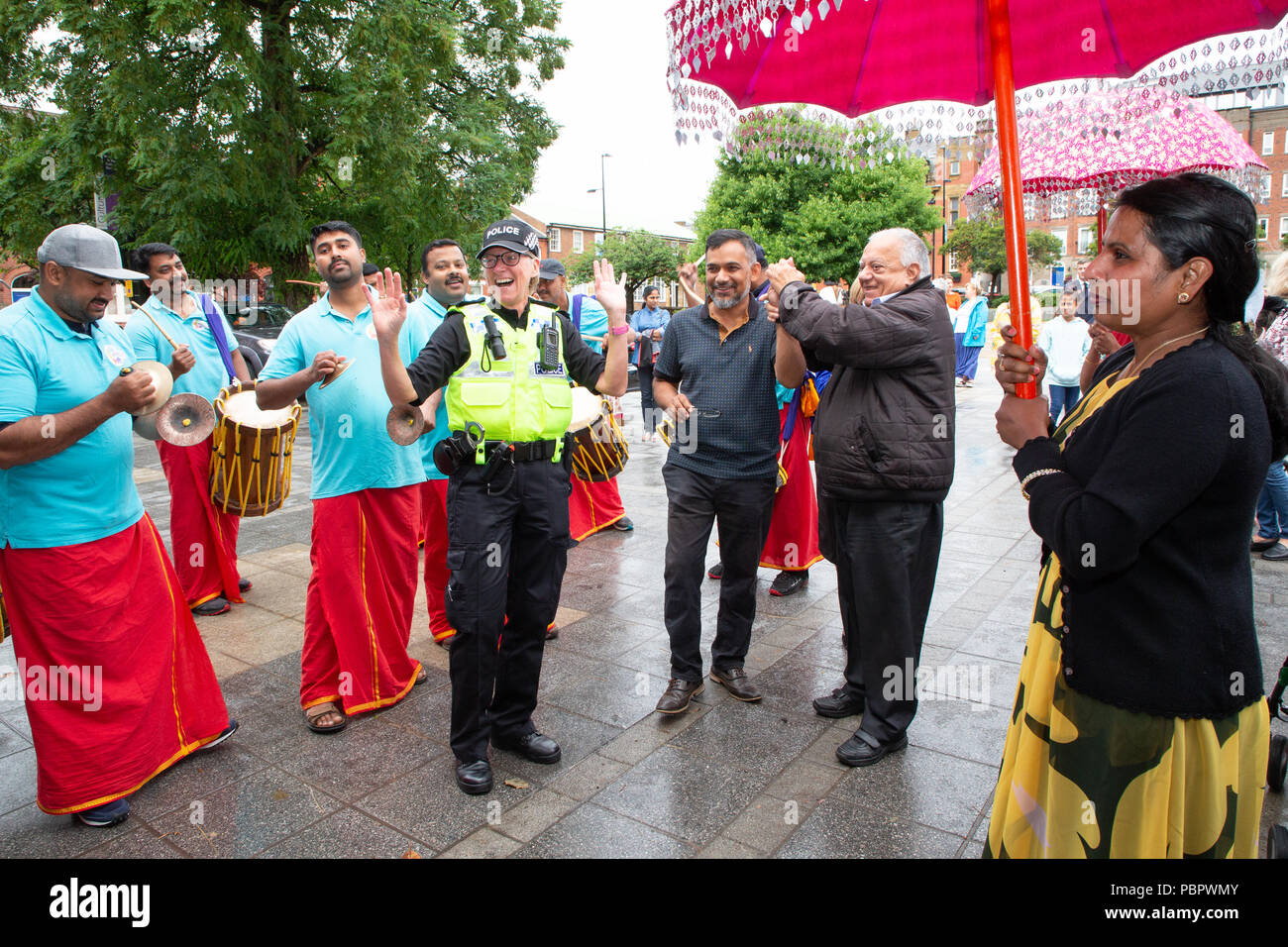 Warrington, Royaume-Uni, 29 juillet 2018. 29 juillet 2018 - Warrington Communautés Ethniques Association (WECA) a tenu sa cinquième Festival MELA. L'habitude de marche de l'hôtel de ville n'a pas eu lieu en raison du temps humide et venteux et l'événement qui aurait dû avoir lieu dans le Queen's Gardens à Palmyre Square, à proximité du centre-ville, a été changé à l'intérieur de la parr Hall Building Banque D'Images