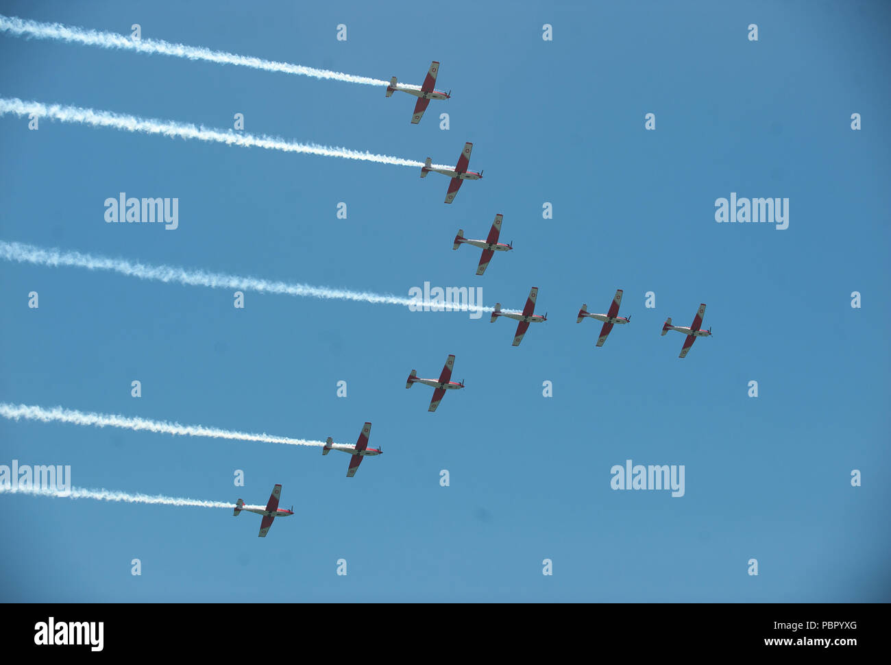 Malaga, Espagne. 29 juillet, 2018. Un groupe d'avions effectuer sur l'air pendant les 2018 Torre del Mar International Air Festival à Torre del Mar, près de Malaga.L 2018 Torre del Mar International Air Festival est organisé les 27, 28 et 29 juillet, attire plus de 300 000 spectateurs. Credit : Jésus Merida/SOPA Images/ZUMA/Alamy Fil Live News Banque D'Images