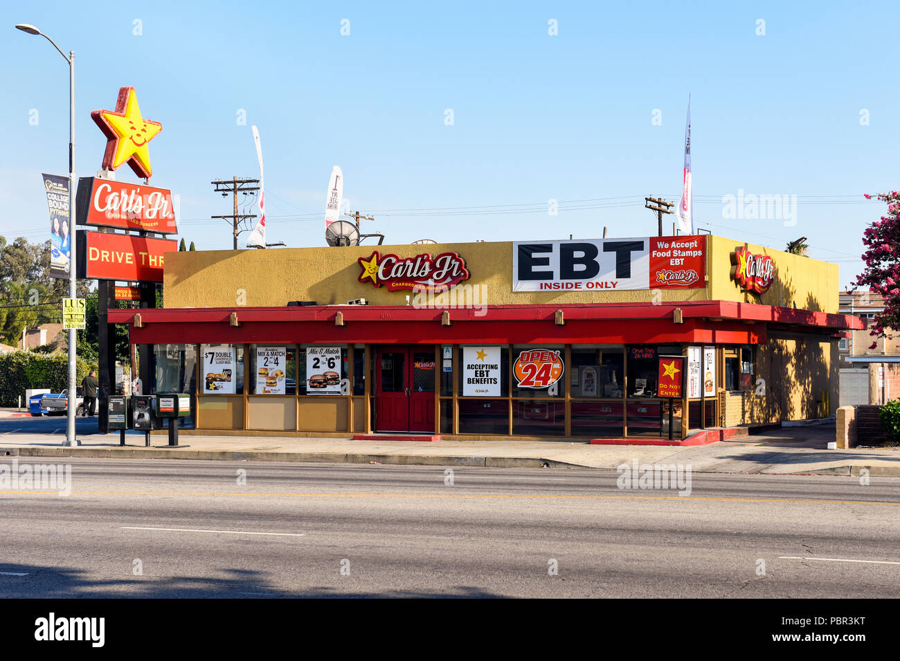 Van Nuys, Californie, USA. 29 juillet 2018 - La Californie certains restaurants rapides acceptent maintenant les EBT, bons alimentaires, cartes de prestations. Credit : Ken Howard/Alamy Live News Banque D'Images