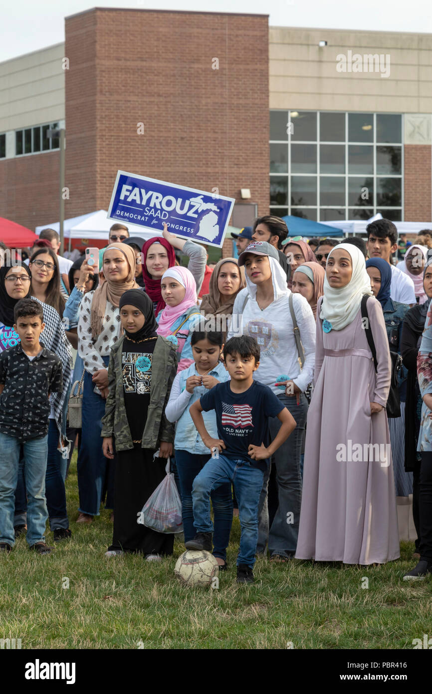 Dearborn, Michigan, USA - 29 juillet 2018 - un musulman faire sortir le vote rally, parrainé par plusieurs organismes de la communauté musulmane. Le rallye les divertissements et les discours des musulmans et autres groupes de candidats politiques. Crédit : Jim West/Alamy Live News Banque D'Images