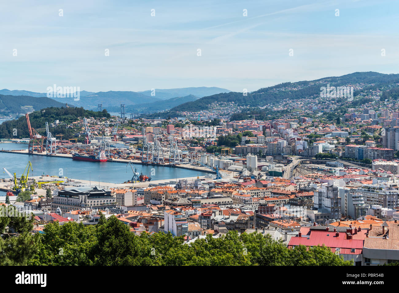 Vigo, Espagne - 20 mai 2017 : Vue aérienne de l'important port de pêche et commercial de Vigo en Galice, Espagne. Banque D'Images