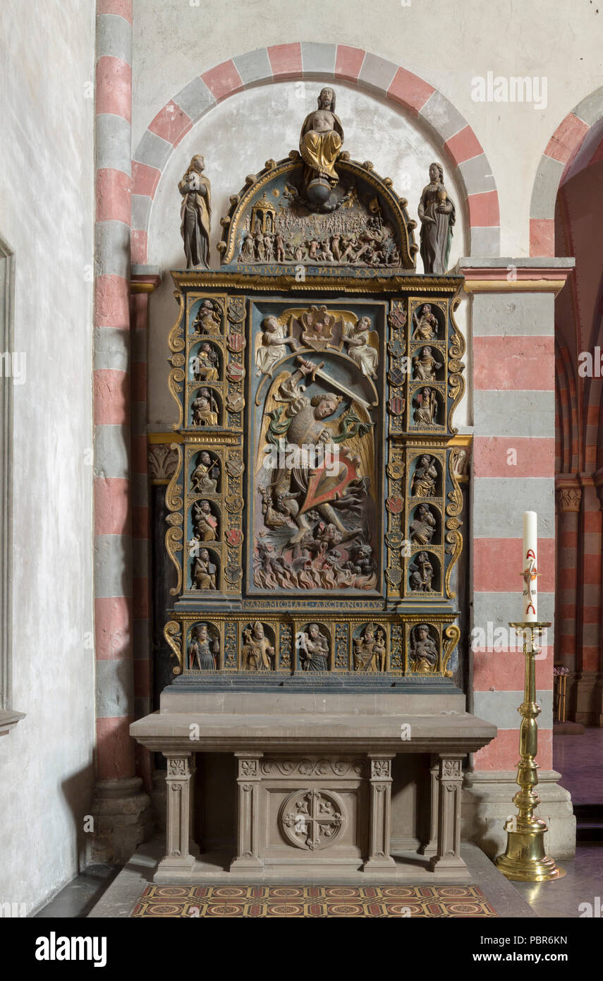 Bei Brauweiler Pulheim, Abteikirche, NLF, Michaelsaltar Seitenschiff von Oben, 1561 Weltenrichter als Christus am jüngsten Tag. Er Banque D'Images