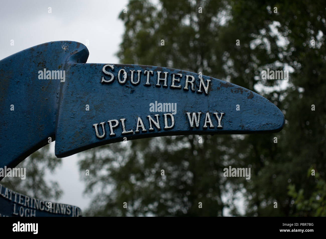 Chemin des hautes terres du sud, sentier longue distance sign post. Dumfries et Galloway. L'Ecosse Banque D'Images