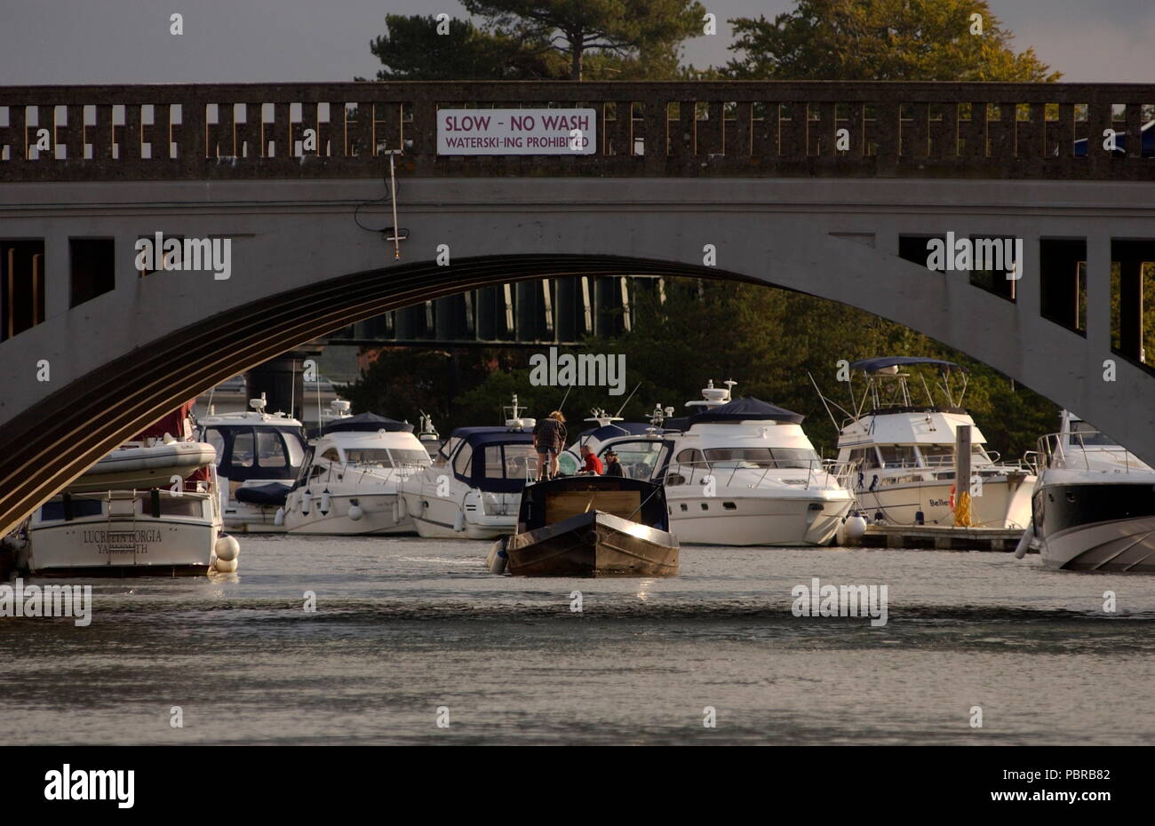 AJAXNETPHOTO. SOUTHAMPTON, Angleterre. Le passage de la rivière - A27 - Pont ROUTIER SUR LA RIVIÈRE HAMBLE. PHOTO:JONATHAN EASTLAND/AJAX REF:91609 2972 Banque D'Images