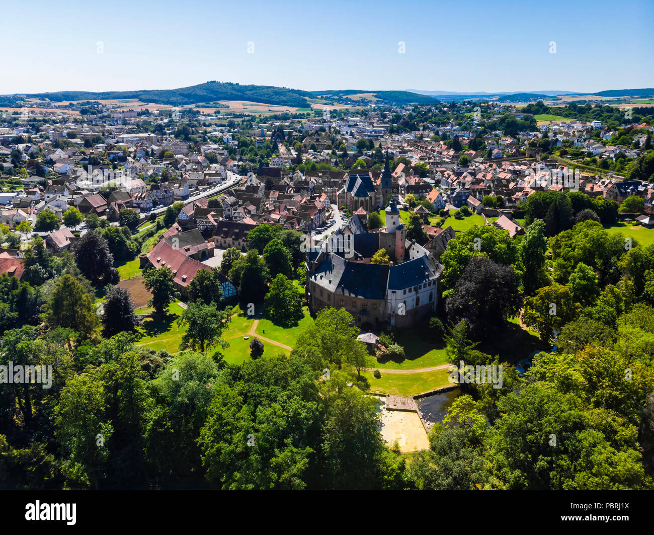 Vue aérienne, vieille ville de Büdingen avec le château Büdingen, Büdingen, Wetterau, Hesse, Allemagne Banque D'Images