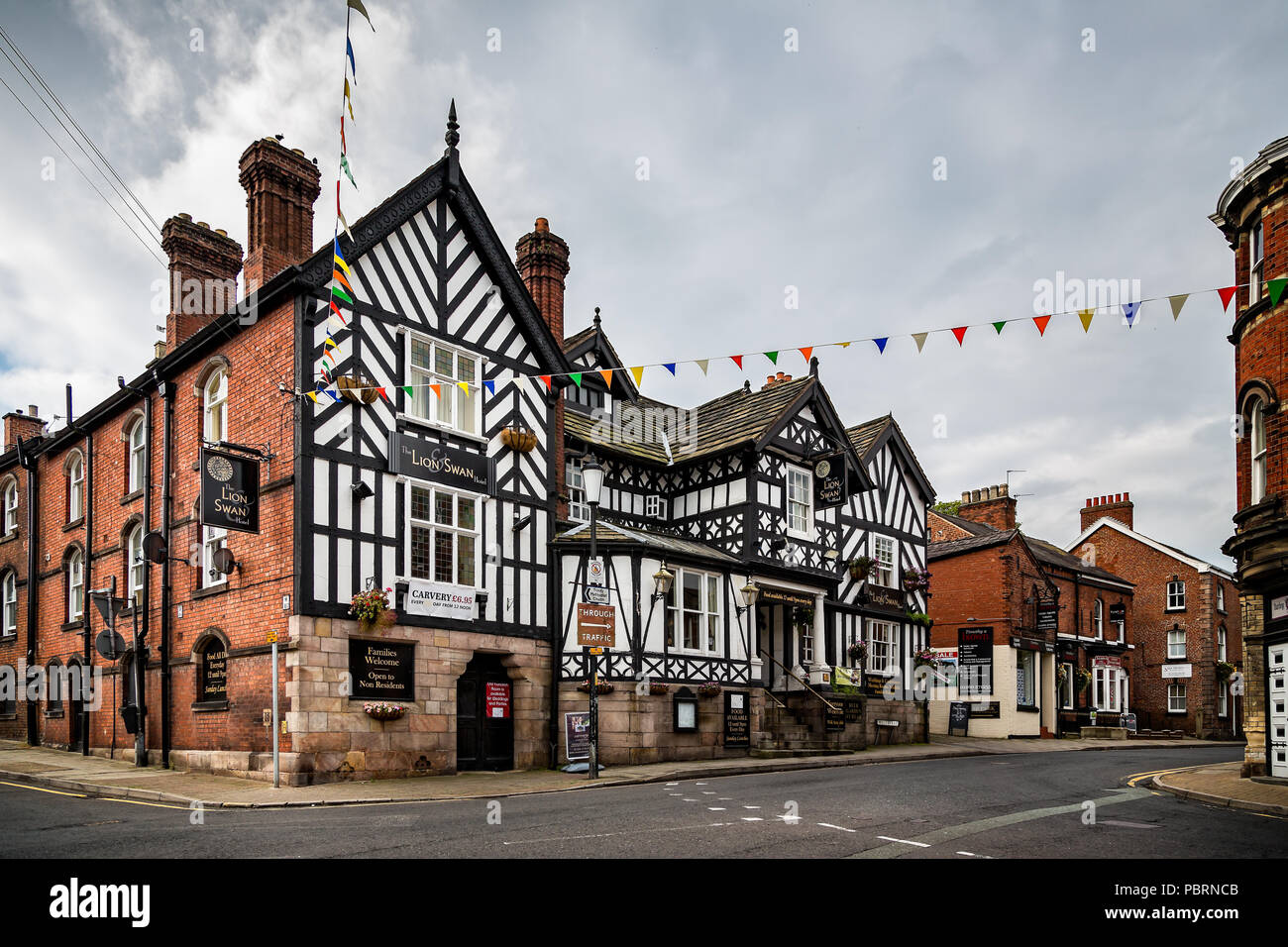 Le Lion & Swan Hotel, la jonction de pub tudor à Congleton, Cheshire, Royaume-Uni prise le 3 septembre 2014 Banque D'Images