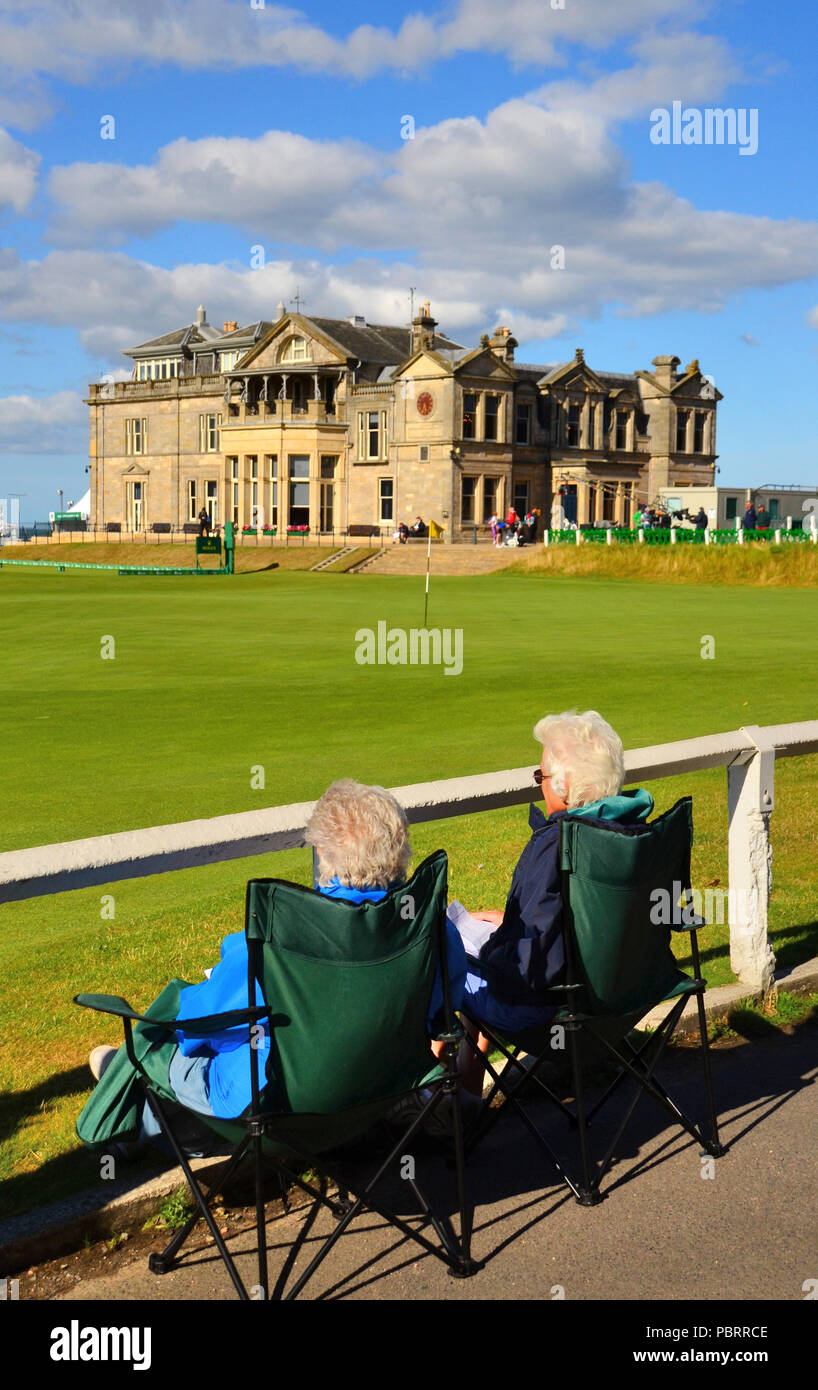 Les spectateurs de l'Open Championship 2018, tenue à la Royal and Ancient Golf à St Andrews Fife. L'Ecosse Banque D'Images