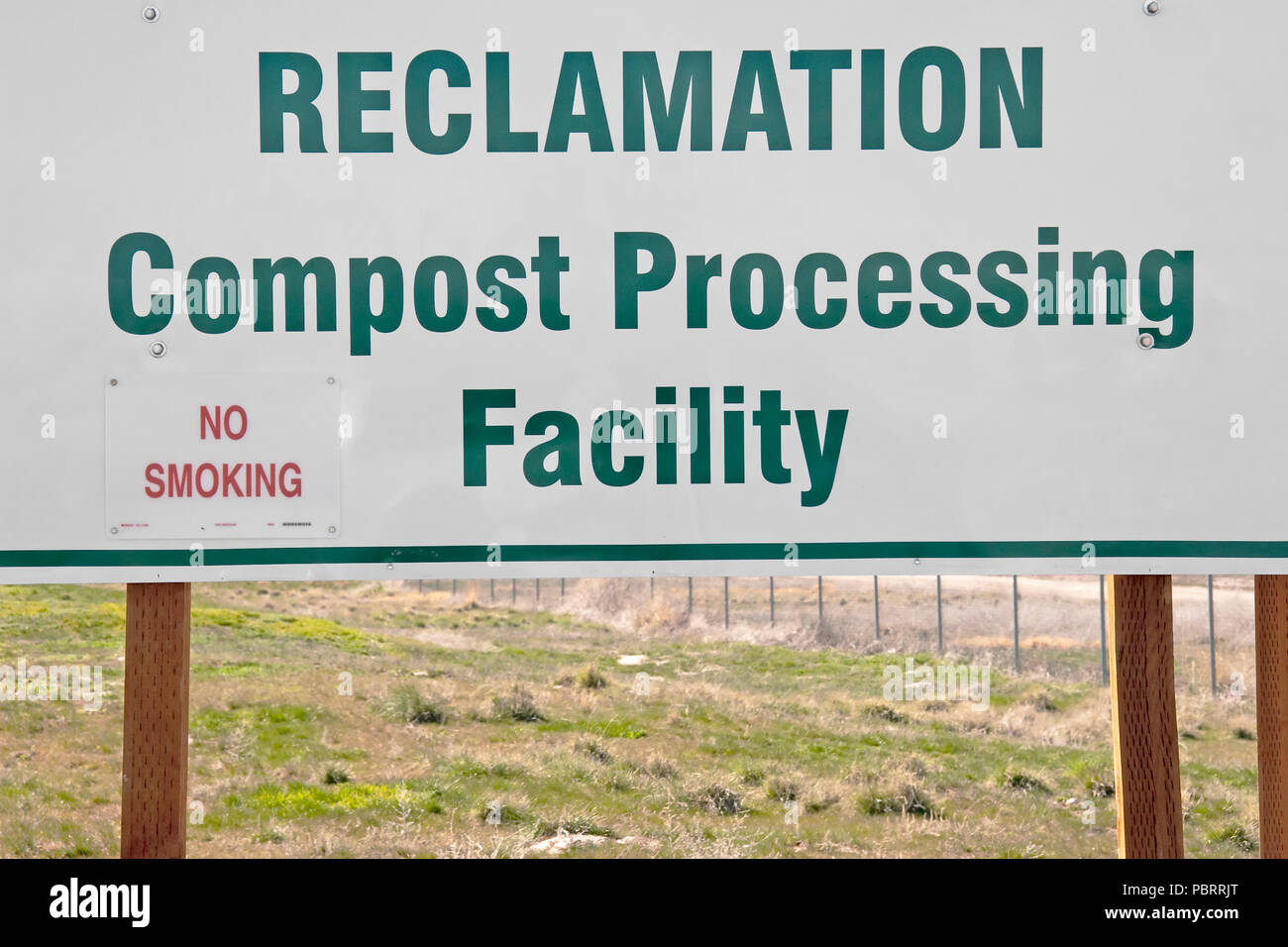 D'un signe indiquant un programme de compostage de remise en état à l'enfouissement de Salt Lake City en Utah, USA. La décharge est en train de faire sa part pour aider nos fr Banque D'Images