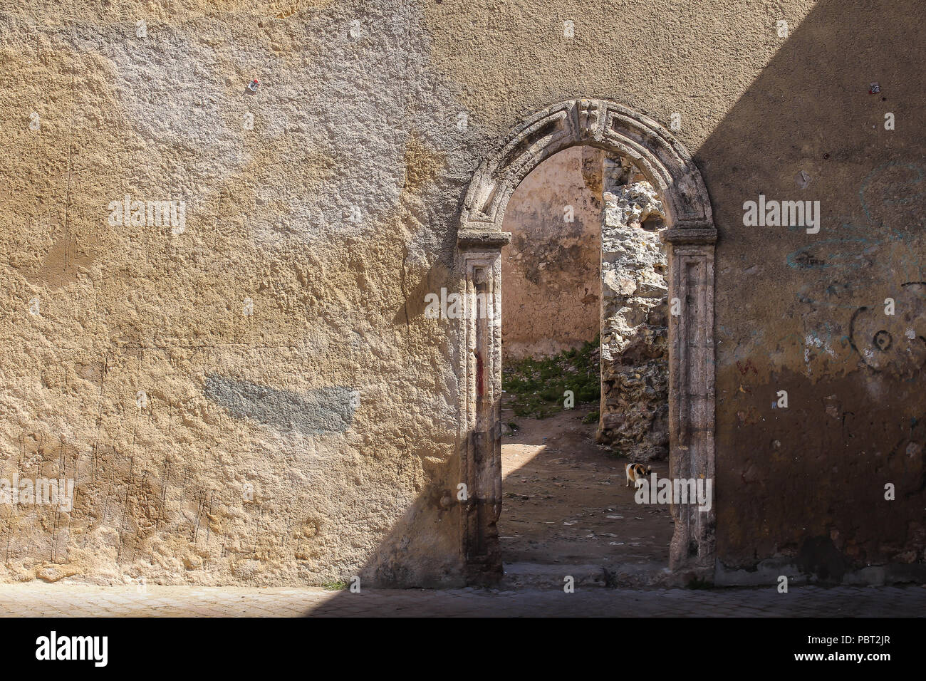 Patrimoine historique, la forteresse portugaise sur la côte de l'océan Atlantique. Porte dans le mur de fortification. El Jadida, Maroc. Banque D'Images