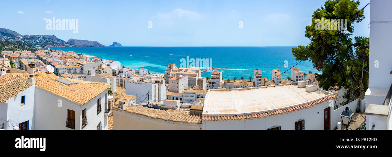 Vue panoramique sur la Costa Blanca à partir d'un point de vue sur à Altea, Espagne Banque D'Images