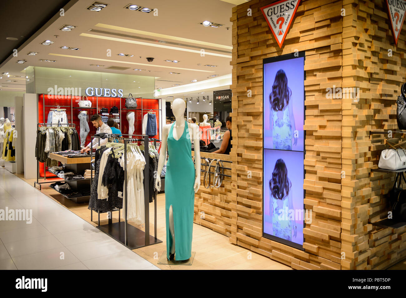 magasin guess paris