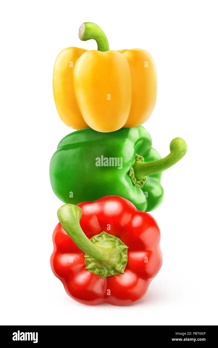 Poivrons isolés. Poivrons de trois couleurs différentes (rouge, vert, jaune) sur le dessus de l'autre isolé sur fond blanc avec clipping path Banque D'Images