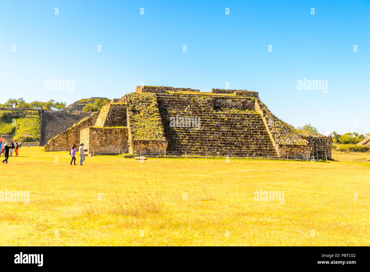 Place principale de Monte Alban, un grand site archéologique précolombien, Santa Cruz Xoxocotlan Municipalité, l'état d'Oaxaca. UNESCO World Heritage Banque D'Images