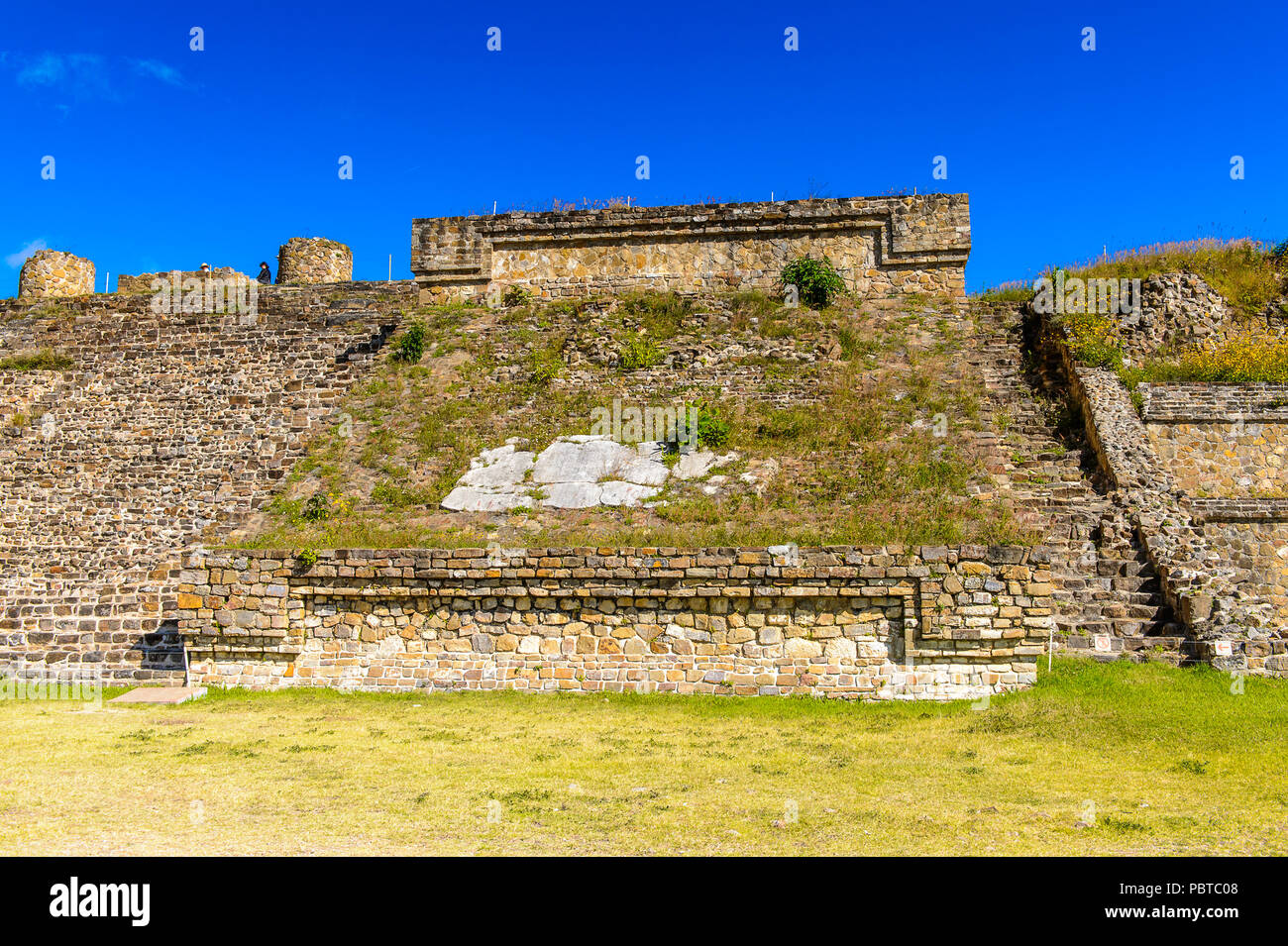 Place principale de Monte Alban, un grand site archéologique précolombien, Santa Cruz Xoxocotlan Municipalité, l'état d'Oaxaca. UNESCO World Heritage Banque D'Images