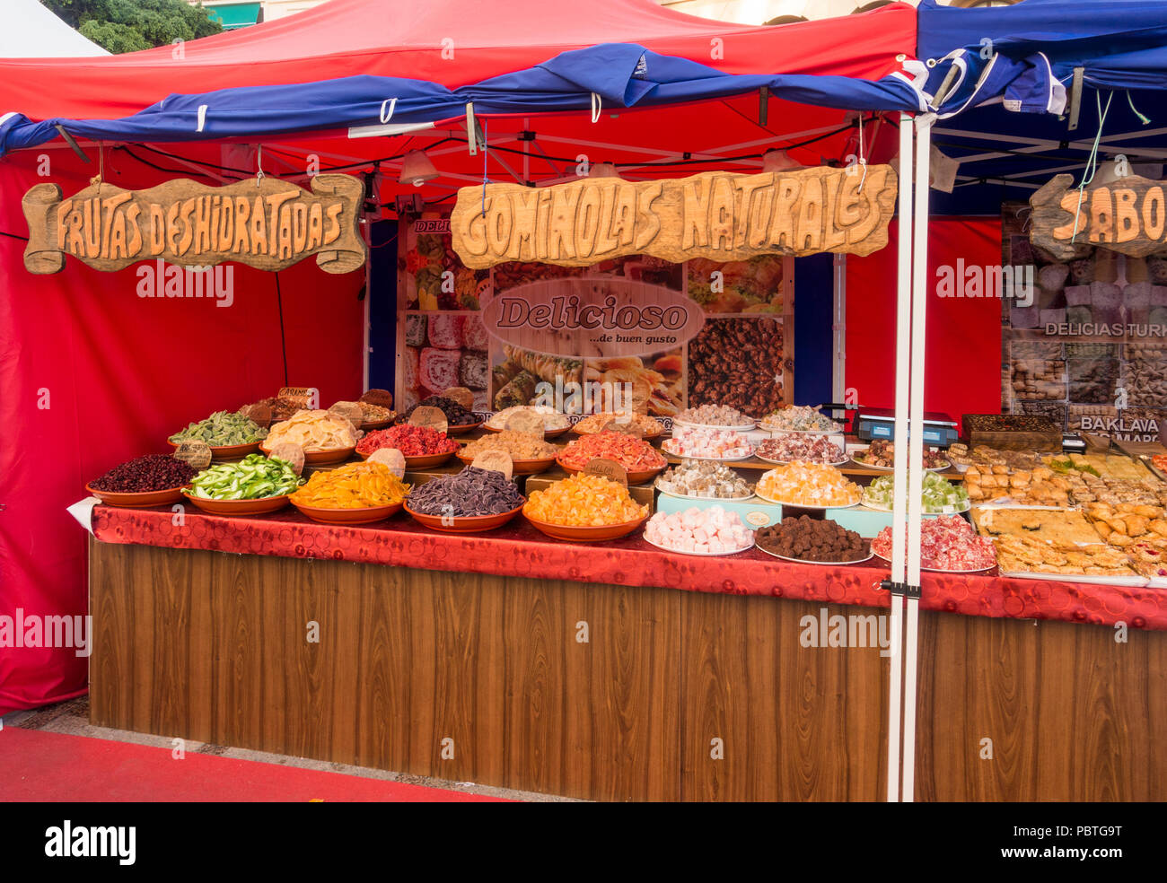 Fruits secs, fruits à vendre sur un marché de rue, Espagne. Banque D'Images