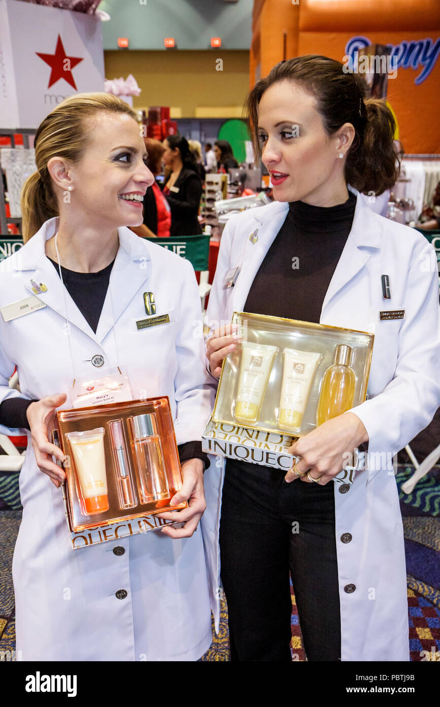 Miami Beach Florida,Centre des congrès de Miami Beach,centre,Hispanic Heritage Month Expo,collection d'exposition,clinique,ensemble de parfum,co cosmétique Banque D'Images