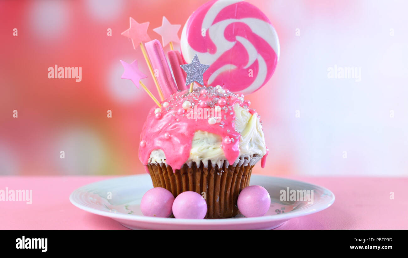 Theme Rose Nouveaute Coloree Decoree Avec Des Bonbons Et Petits Gateaux En Forme De Coeur Pour Theme Rose Nouveaute Coloree Decoree Avec Des Bonbons Et Petits Gateaux En Forme De Coeur Pour
