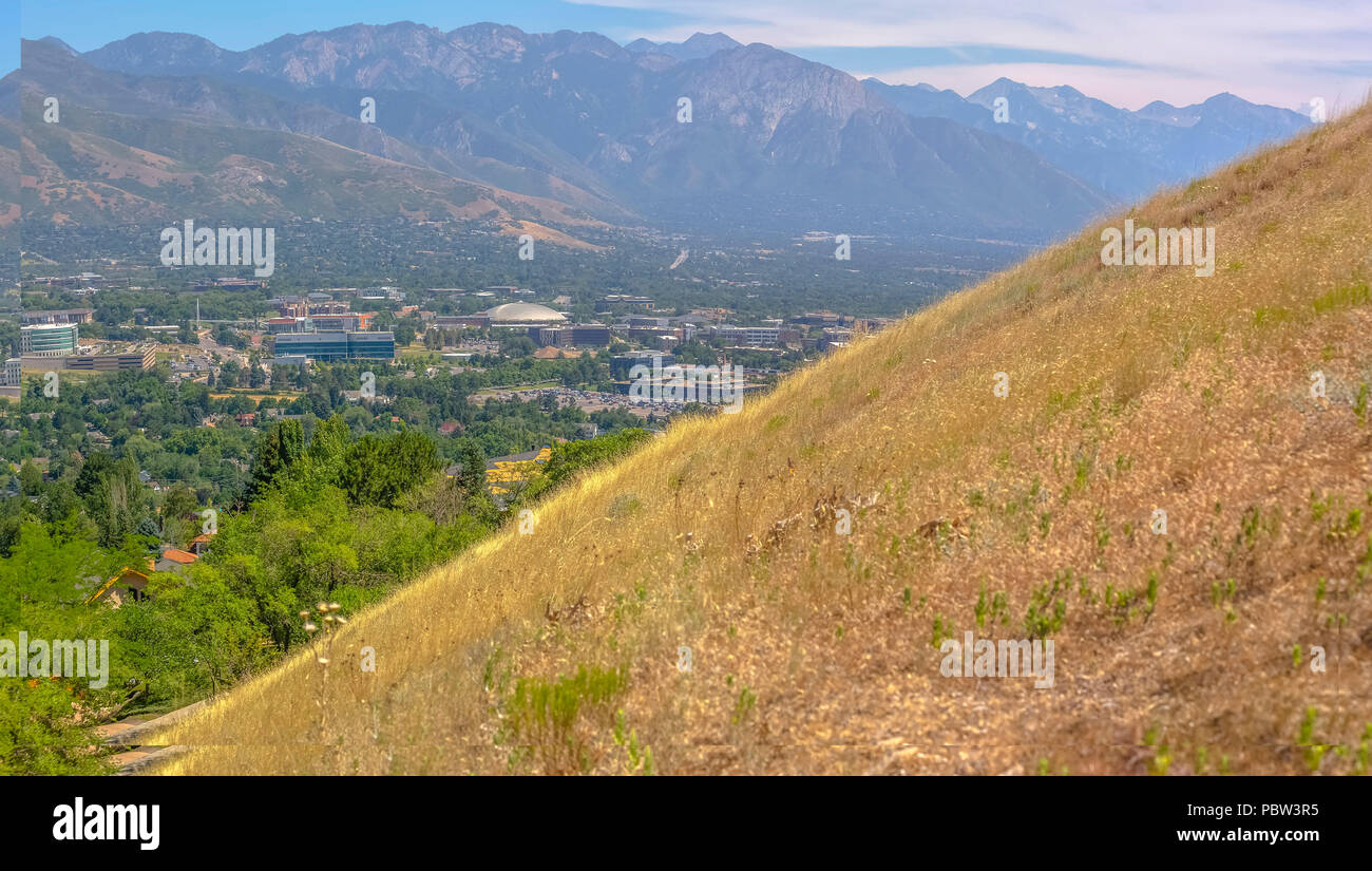Mountan vues de Salt Lake City à partir de au-dessus d'une colline Banque D'Images