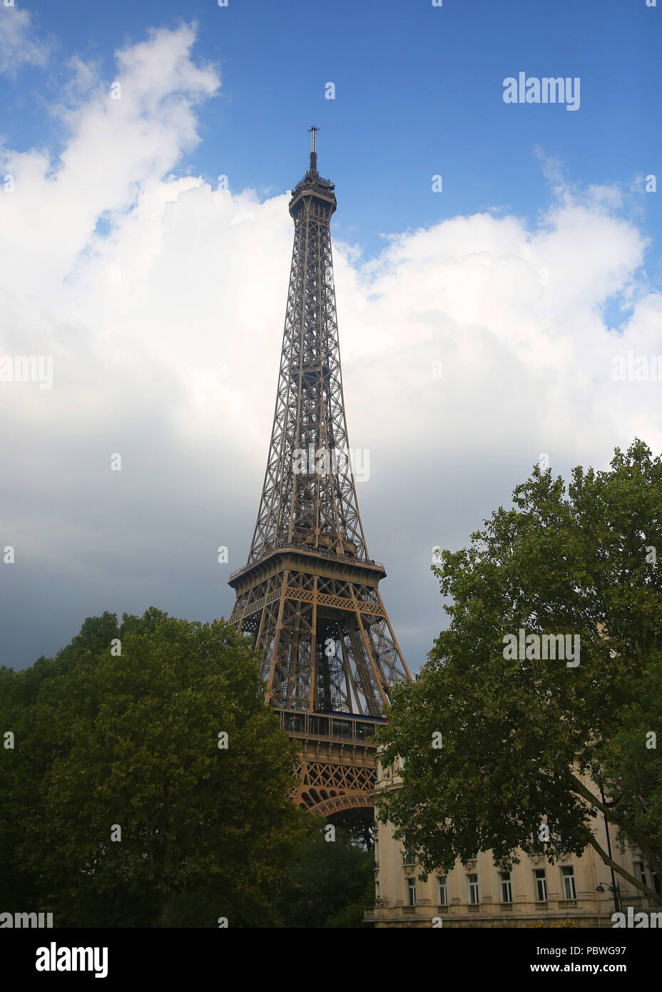 Paris, France. 21 juillet, 2018. La Tour Eiffel à Paris, France. La tour a été construite à partir de 1887Ã¢â€'89 que l'entrée de l'Exposition Universelle de 1889. Il est devenu une icône culturelle generally de France et l'une des plus reconnaissables de structures dans le monde. La Tour Eiffel est le monument le plus visité au monde a payé 6,91 millions de personnes ; il est monté en 2015. Crédit : Leigh Taylor/ZUMA/Alamy Fil Live News Banque D'Images