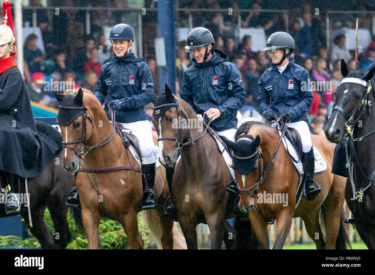 La deuxième place. Team GB. Parade. Holly Smith. William Whitaker. Amanda Derbyshire. Chef d'Equipe Di Lampard.Showjumping. Longines Jumping FEI Nations Cup de Grande-bretagne au Royal International Horse Show BHS. Tous les cours de saut de l'Angleterre. Hickstead. La Grande-Bretagne. 29/07/2018. Credit : Sport en images/Alamy Live News Banque D'Images