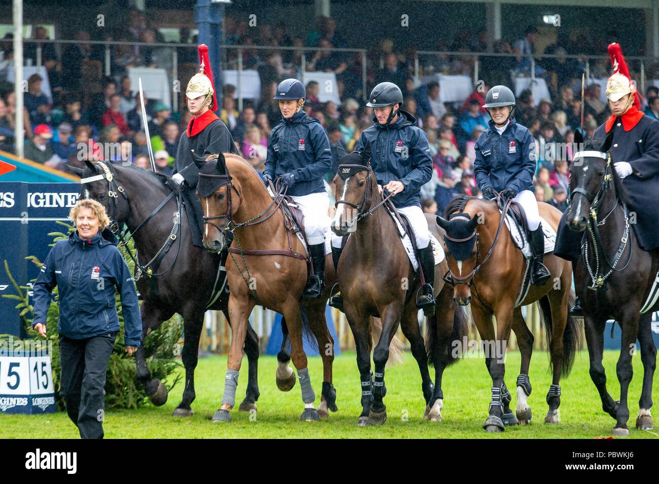 La deuxième place. Team GB. Parade. Holly Smith. William Whitaker. Amanda Derbyshire. Chef d'Equipe Di Lampard.Showjumping. Longines Jumping FEI Nations Cup de Grande-bretagne au Royal International Horse Show BHS. Tous les cours de saut de l'Angleterre. Hickstead. La Grande-Bretagne. 29/07/2018. Credit : Sport en images/Alamy Live News Banque D'Images