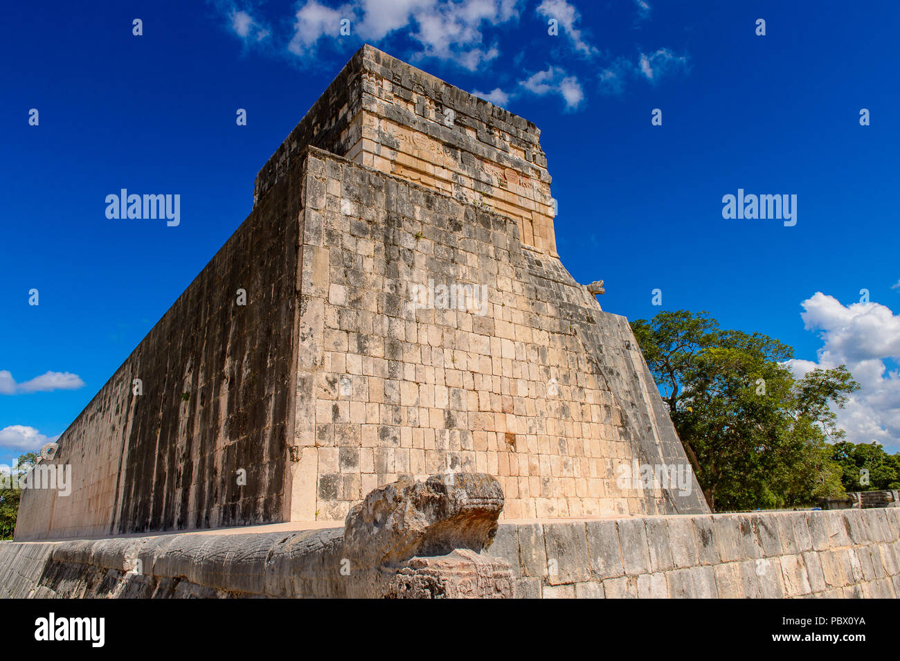 Temple, Chichen Itza, Tinum Municipalité, l'état du Yucatan. C'était une grande ville précolombienne construite par les Mayas de la période classique de Terminal. UN Banque D'Images