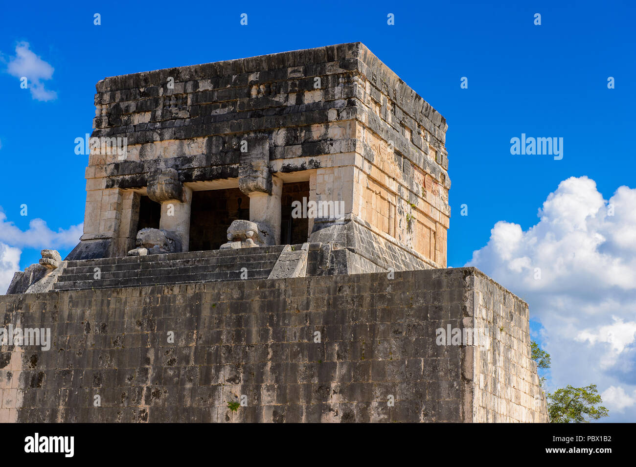 Temple de l'homme Beared, Chichen Itza, Tinum Municipalité, l'état du Yucatan. C'était une grande ville précolombienne construite par les mayas du terminal Banque D'Images