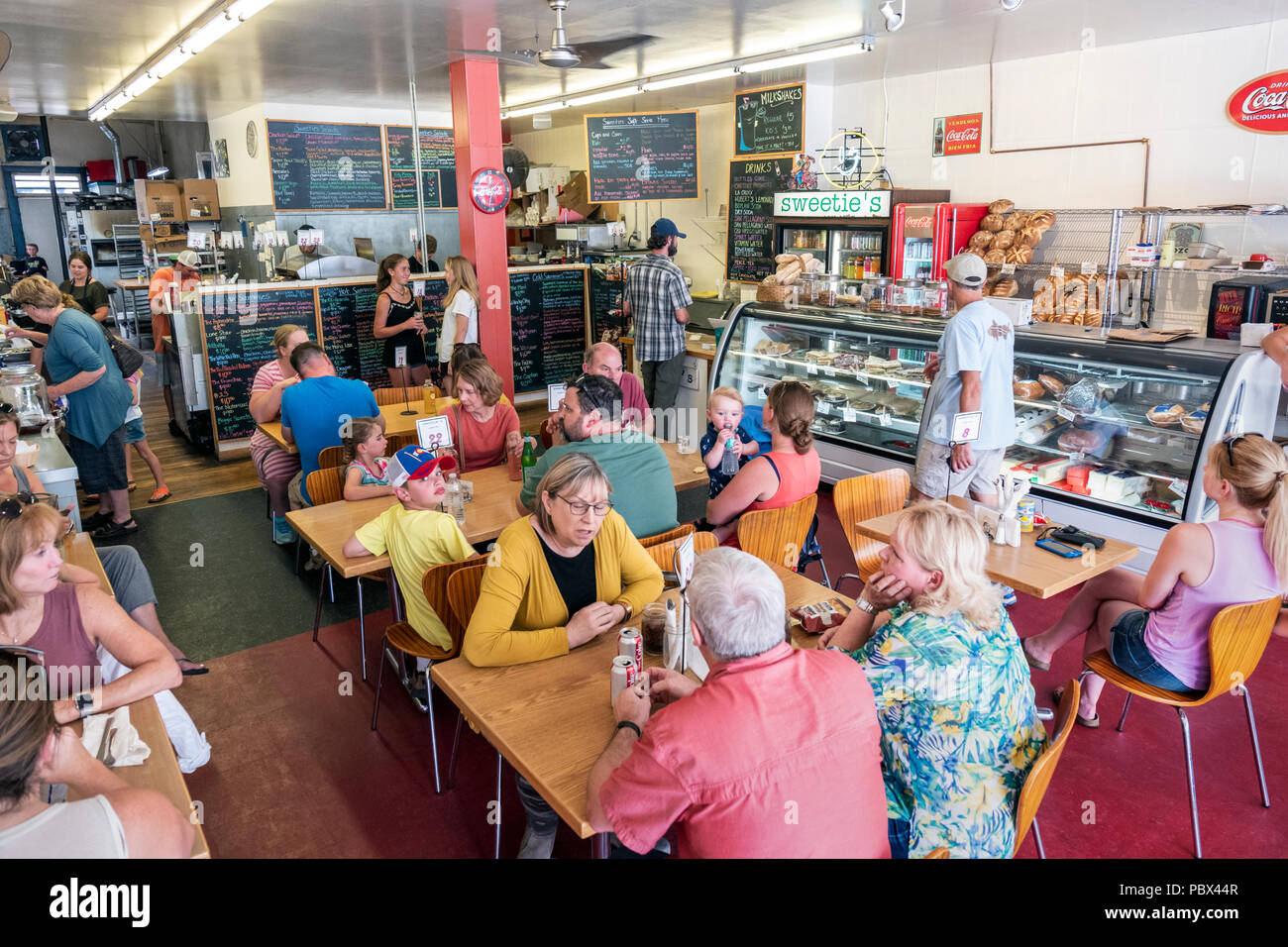 Les clients dîner au Sweetie's Sandwich Shop ; Salida, Colorado, USA Banque D'Images