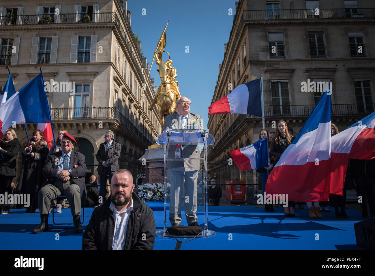 Place Des Pyramides, Paris, France. 1er mai 2016. Jean-Marie Le Pen, qui a dirigé le National Front party à partir de sa fondation en 1972 jusqu'en 2011 et est ru Banque D'Images