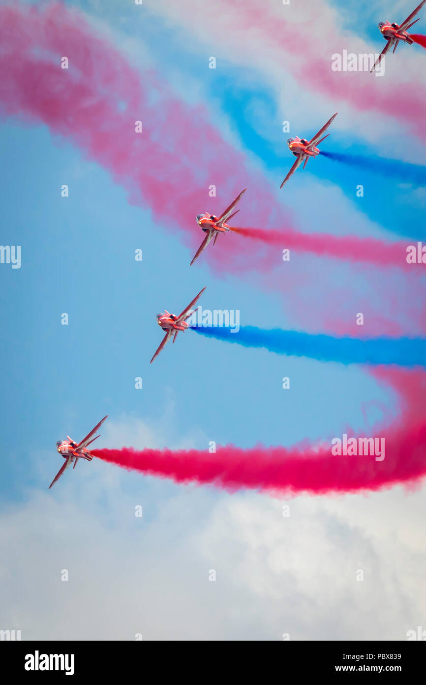 Fairford, Gloucestershire, Royaume-Uni - Juillet 14th, 2018 : l'équipe de démonstration de la RAF Les flèches rouges International Air Tattoo de Fairford 2018 dans leur école à réaction Hawk T1 Banque D'Images