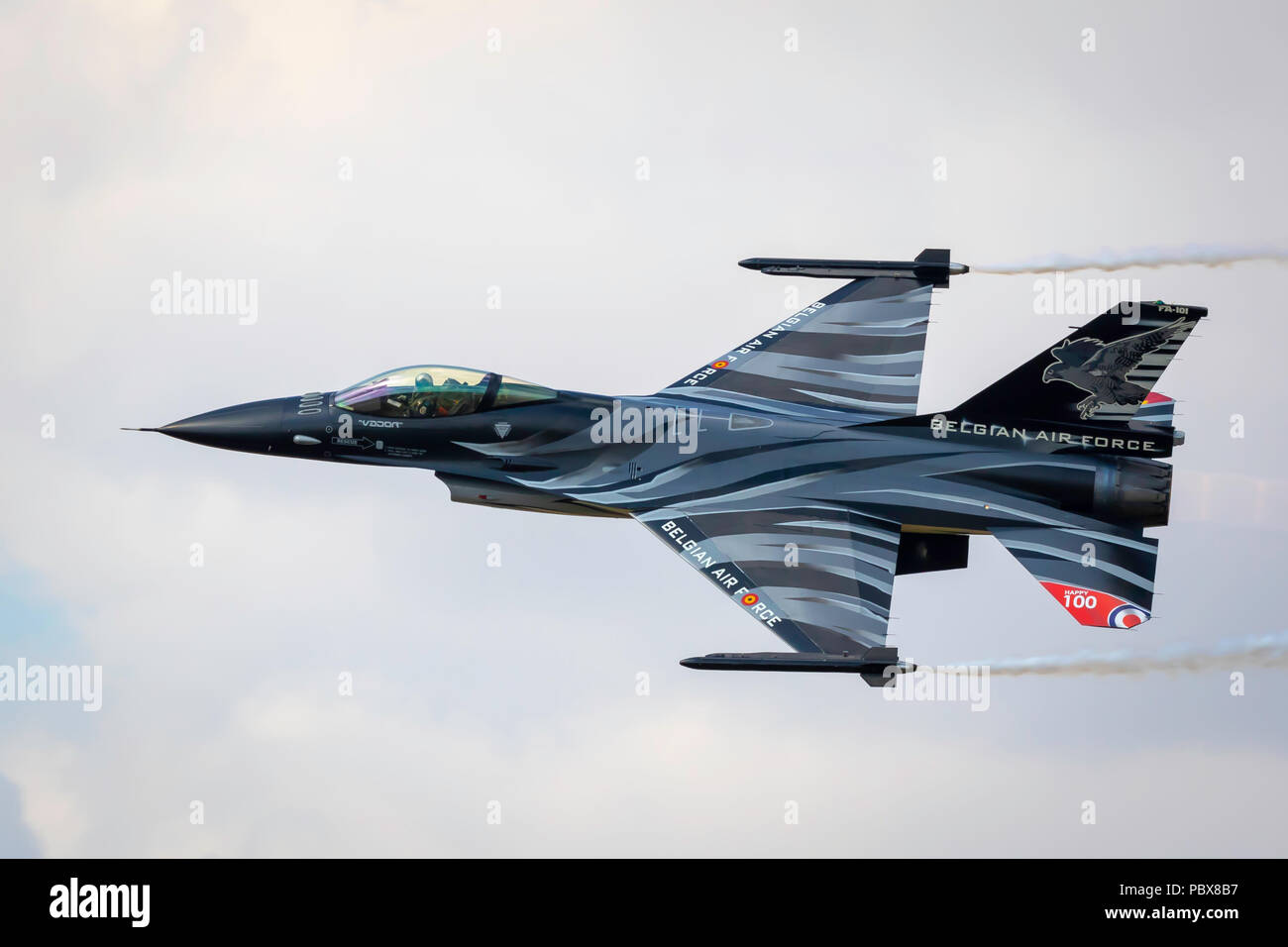 Fairford, Gloucestershire, Royaume-Uni - Juillet 14th, 2018 : la Force Aérienne Belge Lockheed Martin General Dynamics F-16 Fighting Falcon termine son Aerobatic Displ Banque D'Images